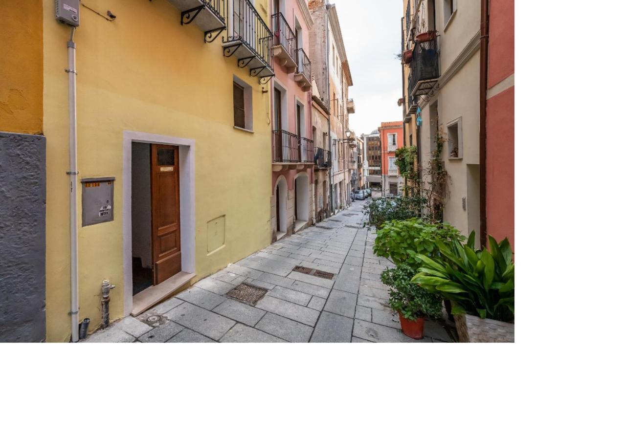 Oldtown Romantic Apartment Кальярі Екстер'єр фото