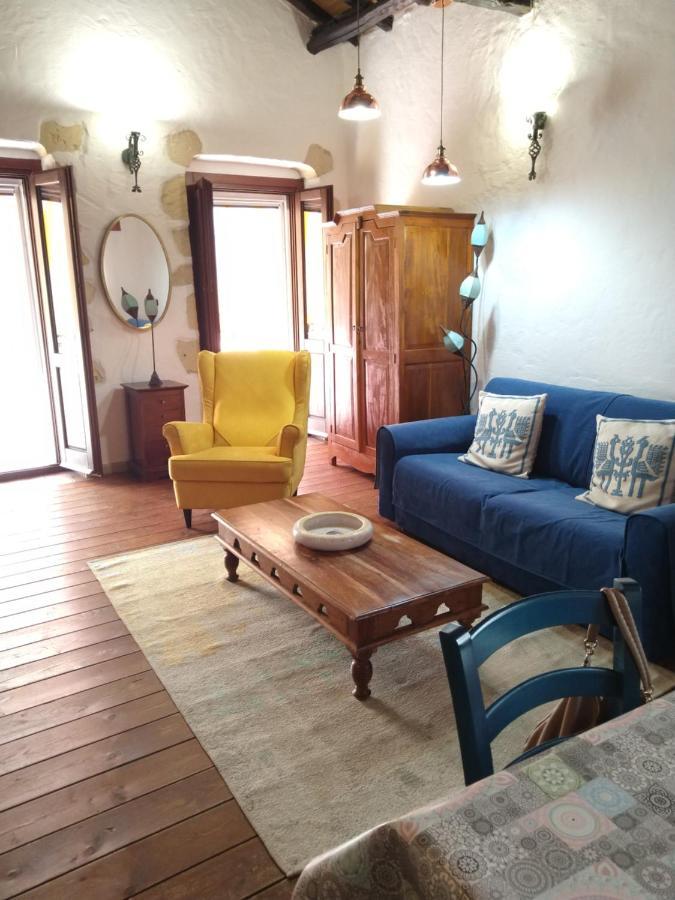 Oldtown Romantic Apartment Кальярі Екстер'єр фото